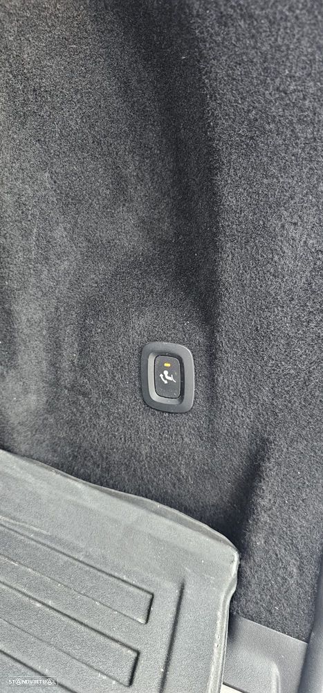 Volvo XC 60 2.0 T8 PHEV R-Design AWD - 27