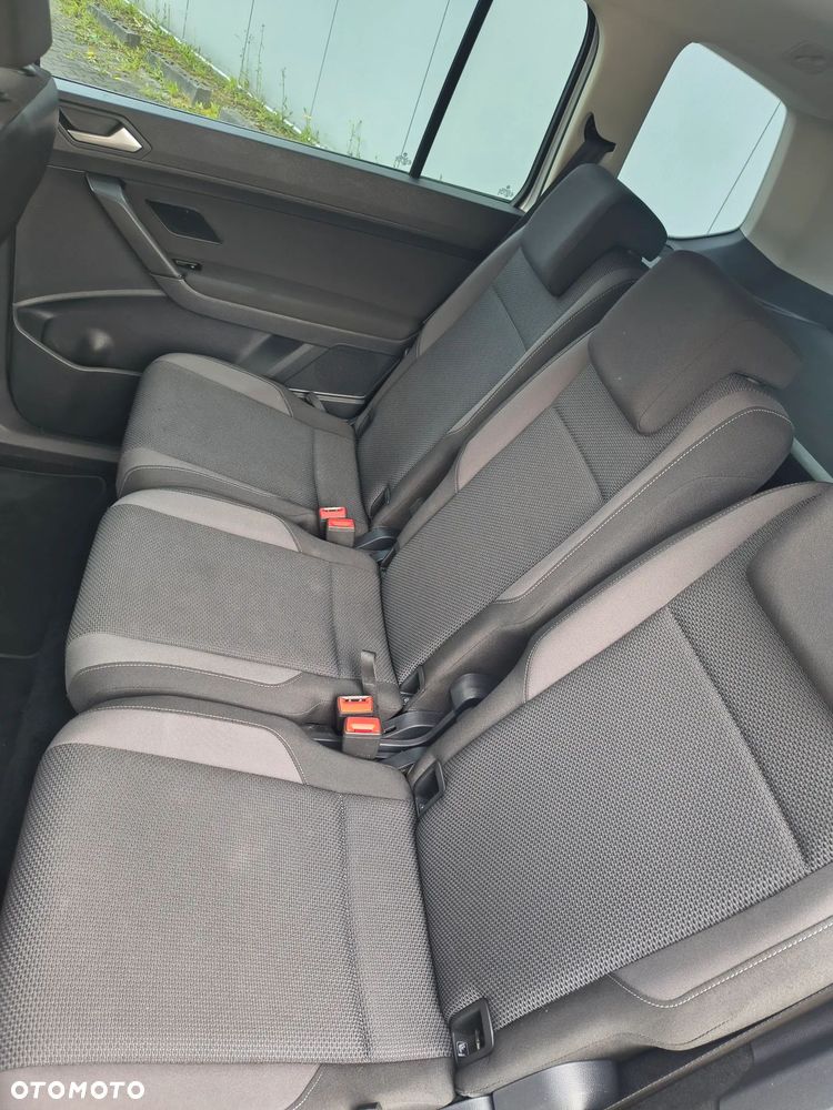 Volkswagen Touran - 18
