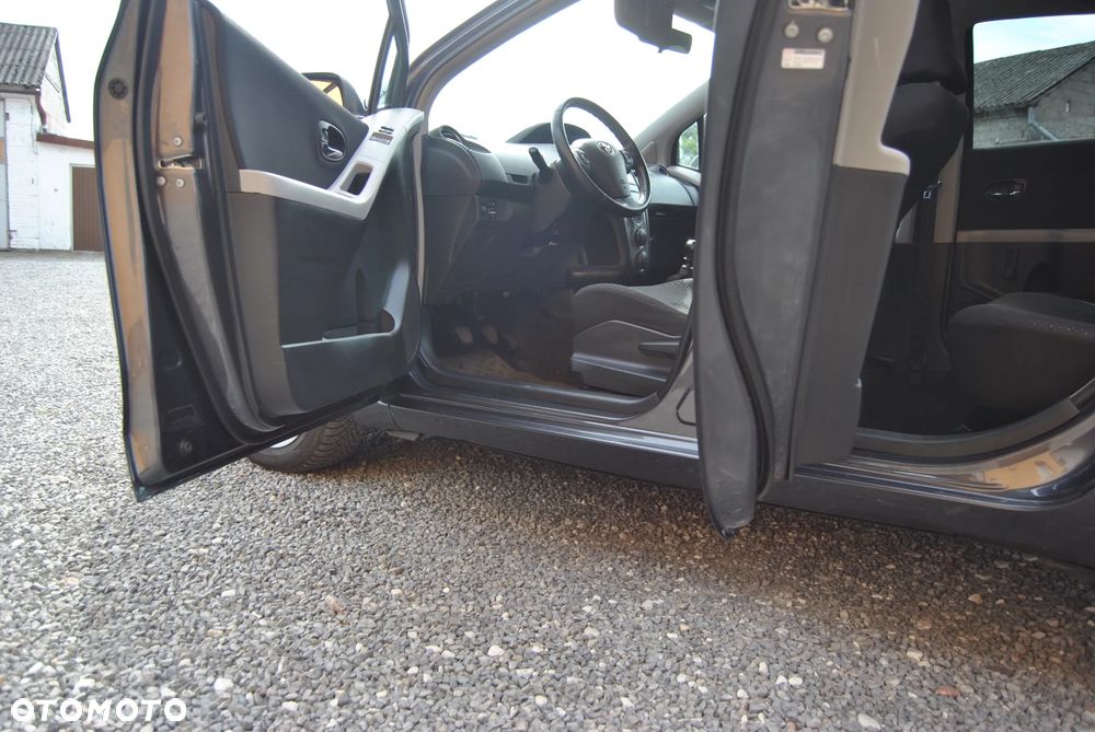 Toyota Yaris 1.33 VVT-i Executive - 39
