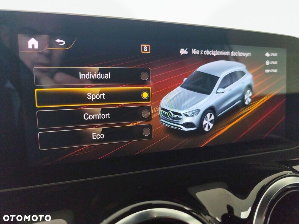 Mercedes-Benz GLA - 38