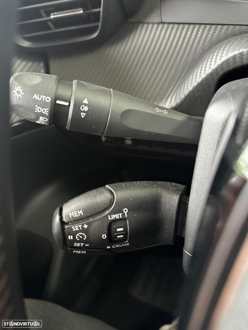 Peugeot 2008 1.2 PureTech Allure - 12