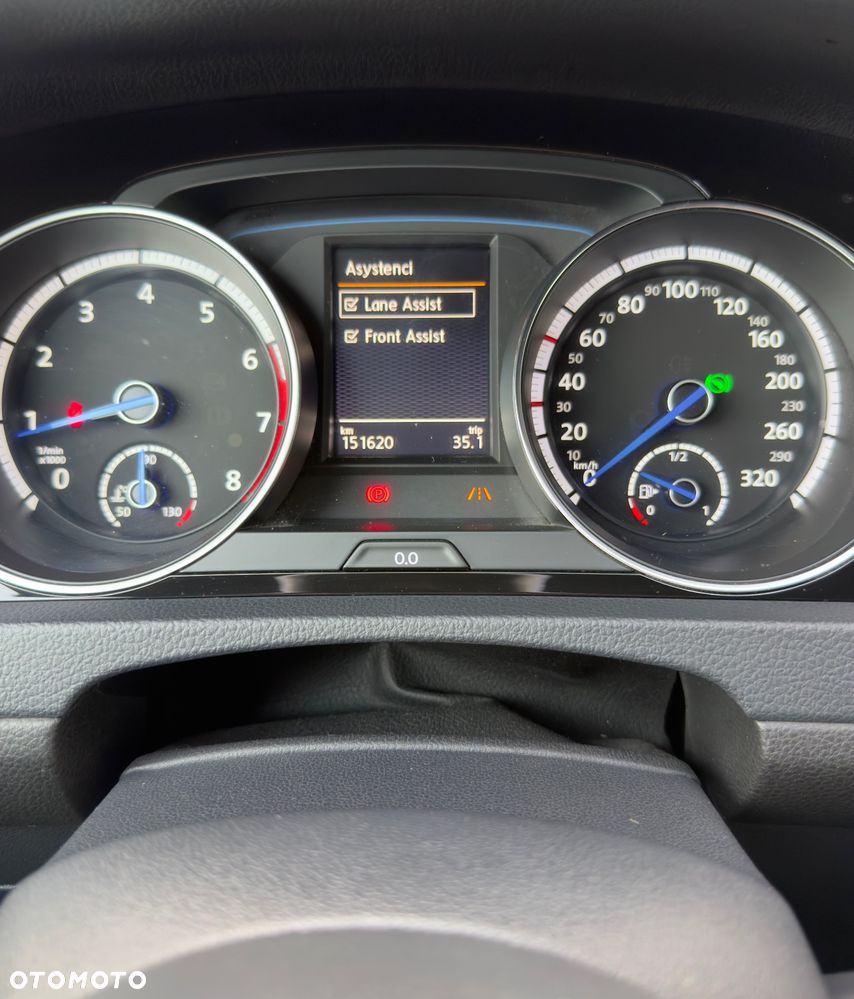 Volkswagen Golf - 22