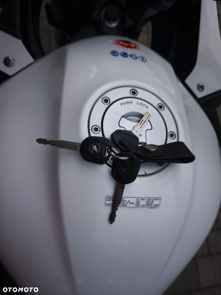 Honda VFR - 23