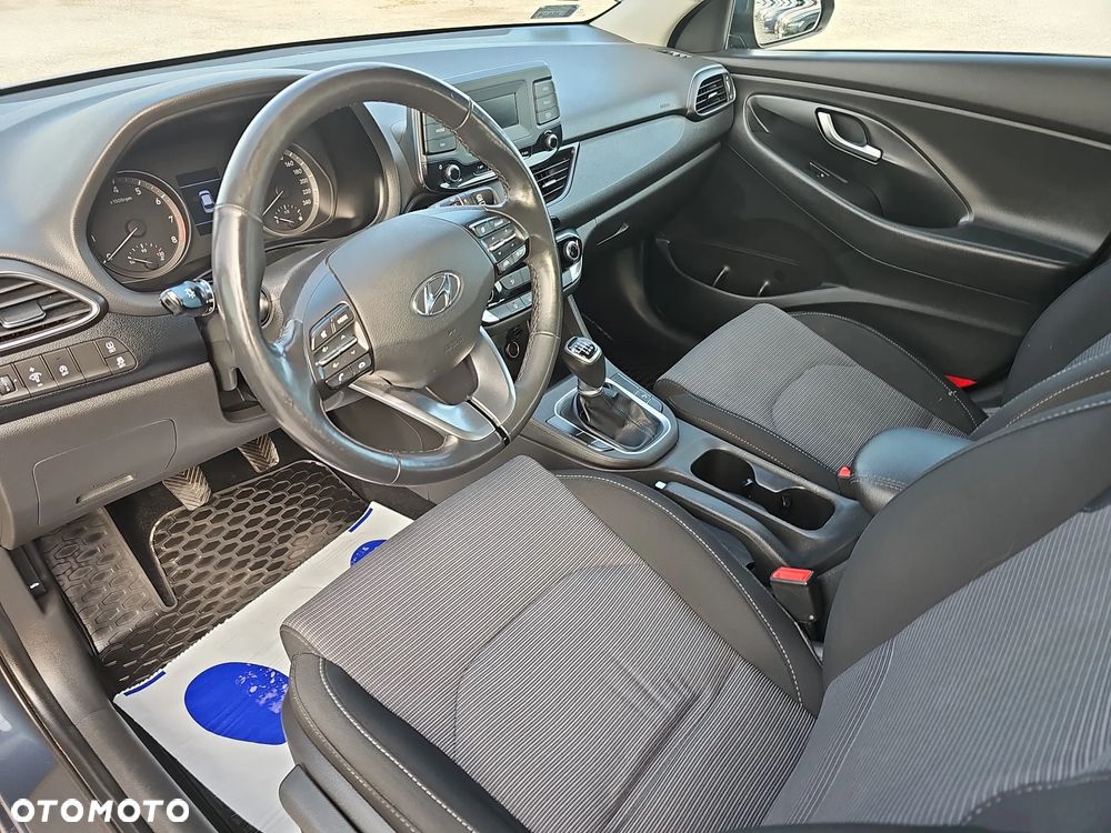Hyundai i30 1.5 DPI Classic + - 11