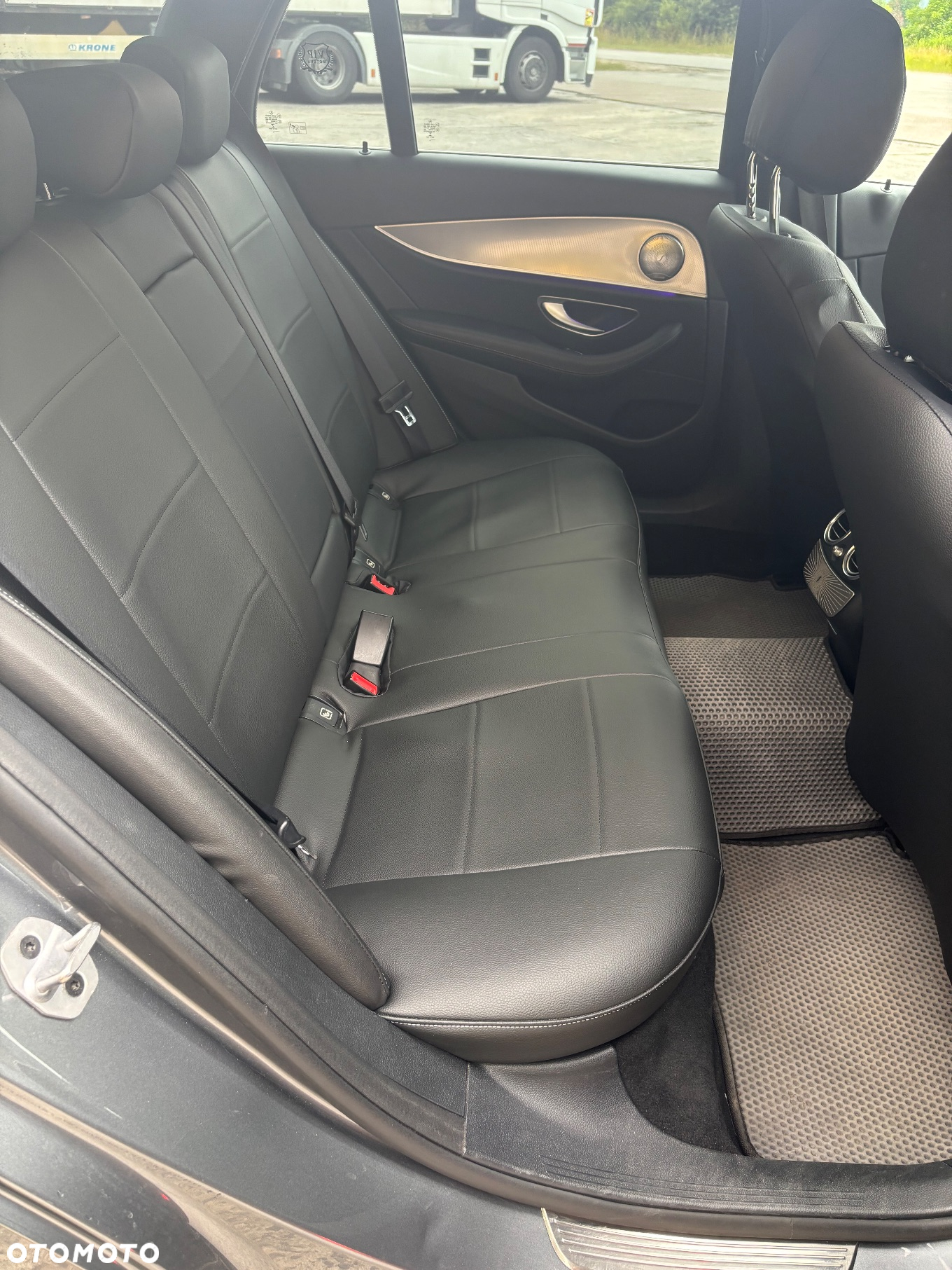 Mercedes-Benz Klasa E 220 d 4Matic T 9G-TRONIC Avantgarde - 16