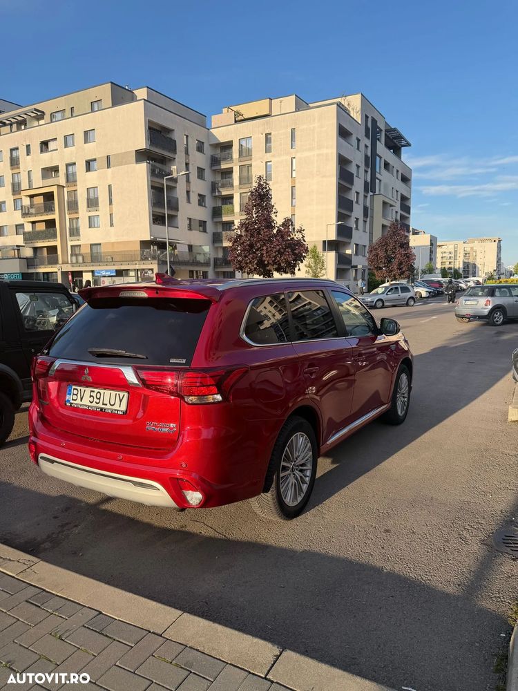 Mitsubishi Outlander PHEV 2.4 L 4X4 Instyle+ - 6