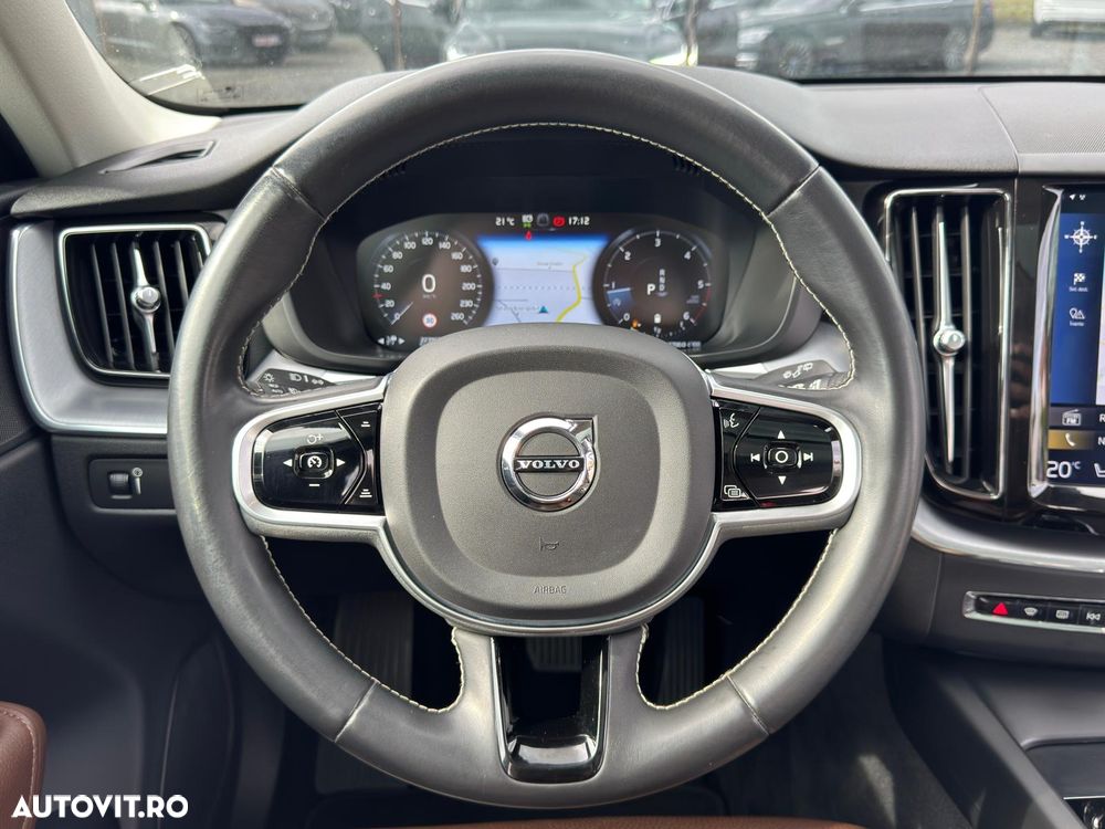 Volvo XC 60 B4 D AWD Geartronic Momentum Pro - 22