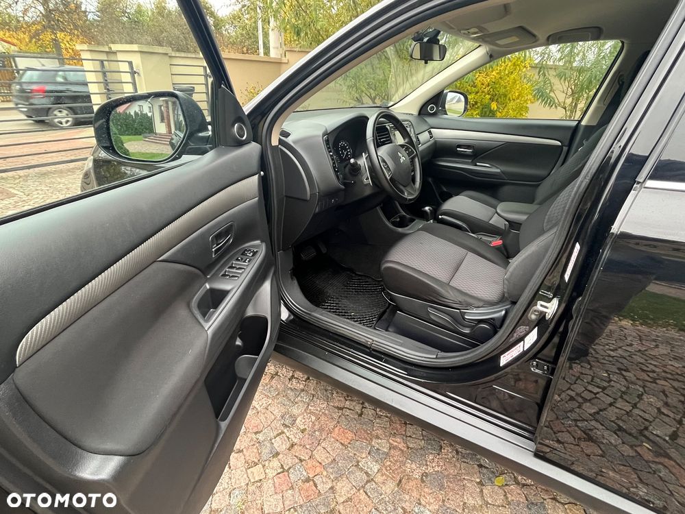 Mitsubishi Outlander 2.0 Intense + - 24