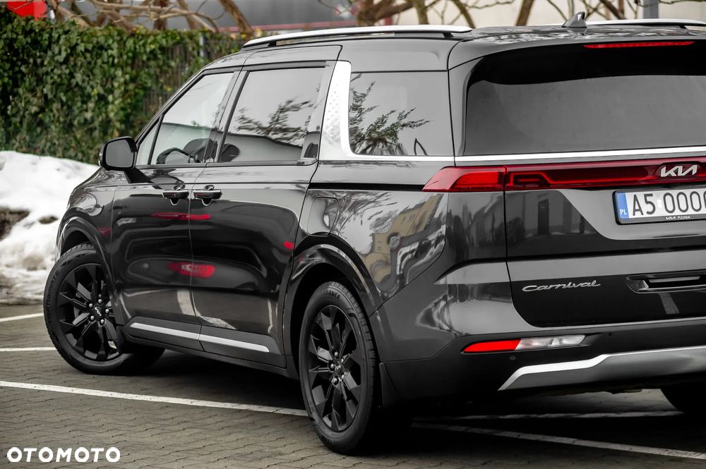 Kia Carnival - 10