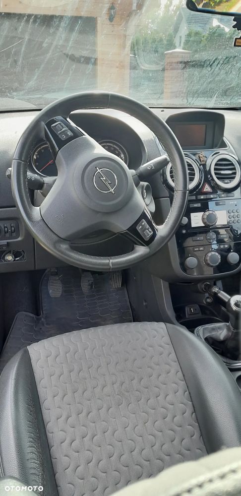 Opel Corsa 1.4 16V Cosmo - 15