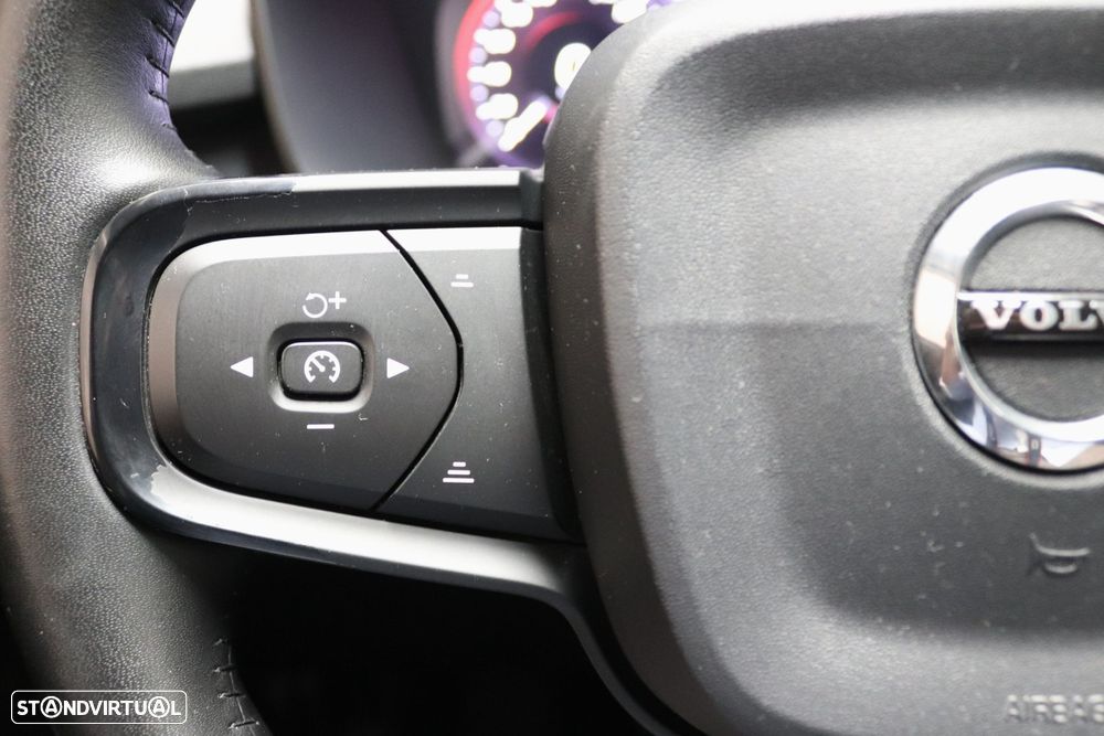 Volvo XC 40 1.5 T3 Momentum Tech Edition - 13