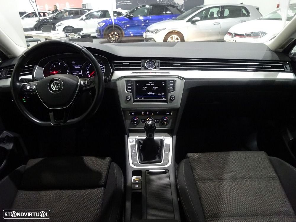 VW Passat 1.6 TDI Confortline - 24
