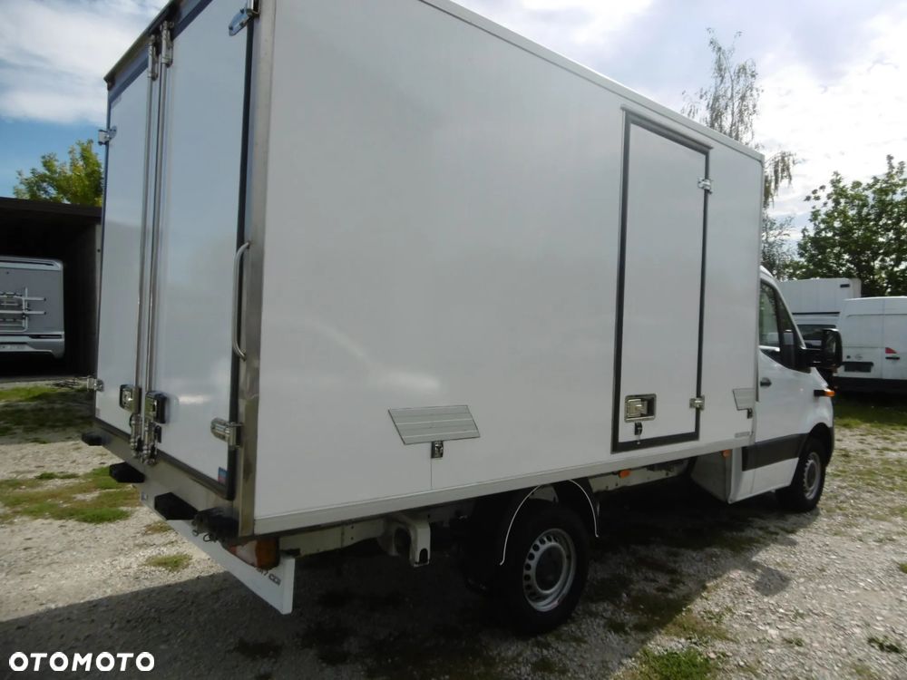 Mercedes-Benz Sprinter - 4