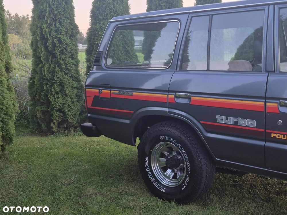 Toyota Land Cruiser - 16
