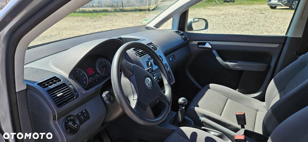 Volkswagen Touran - 15