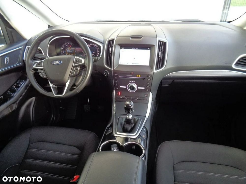 Ford Galaxy - 12