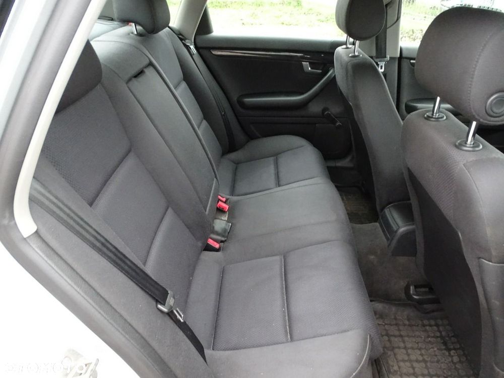 Audi A4 Limousine - 14