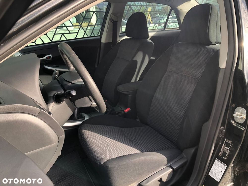 Toyota Corolla 1.6 Premium + - 6