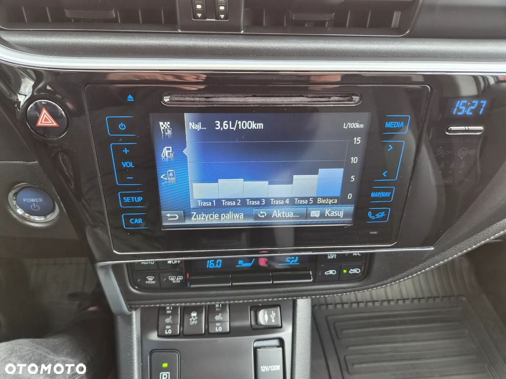 Toyota Auris 1.8 HSD Luna - 19