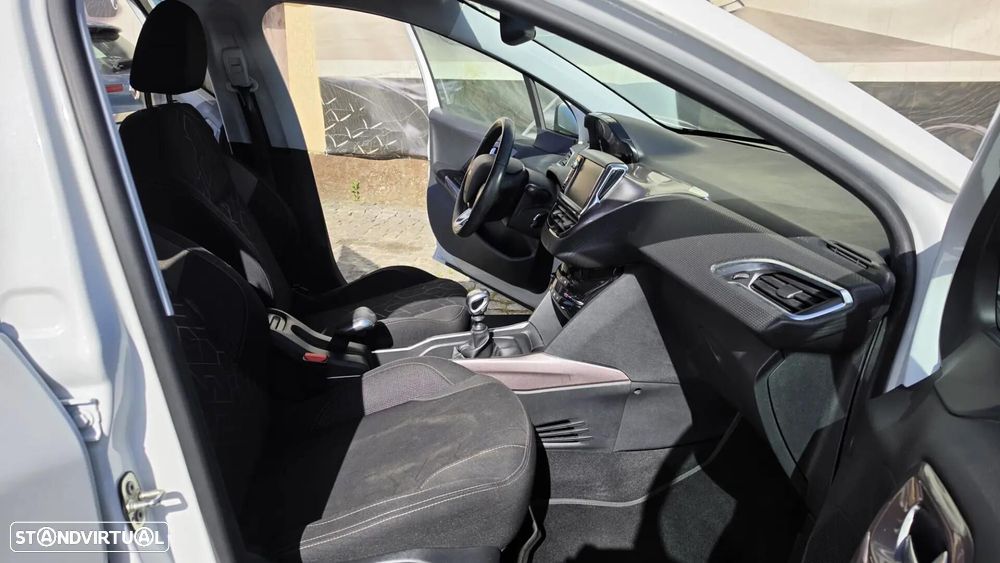 Peugeot 2008 1.6 e-HDi Allure - 12