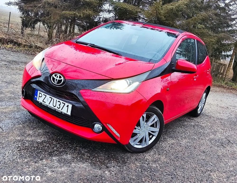 Toyota Aygo x-play touch - 1