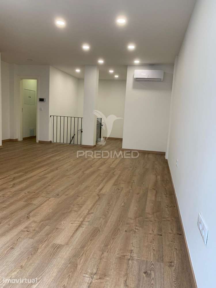 Apartamento T2 no Coração do Porto – Totalmente Remodelado - Grande imagem: 2/17