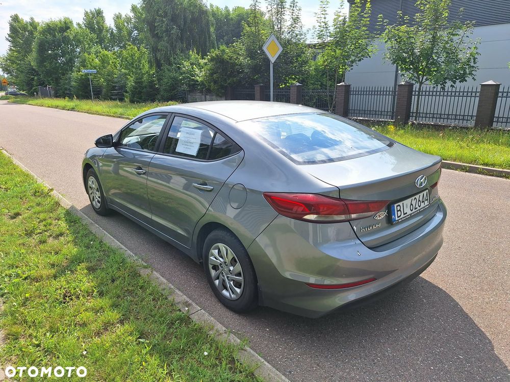 Hyundai Elantra - 4