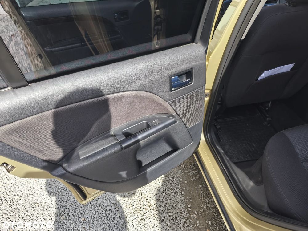 Ford Mondeo 1.8 Ambiente - 22