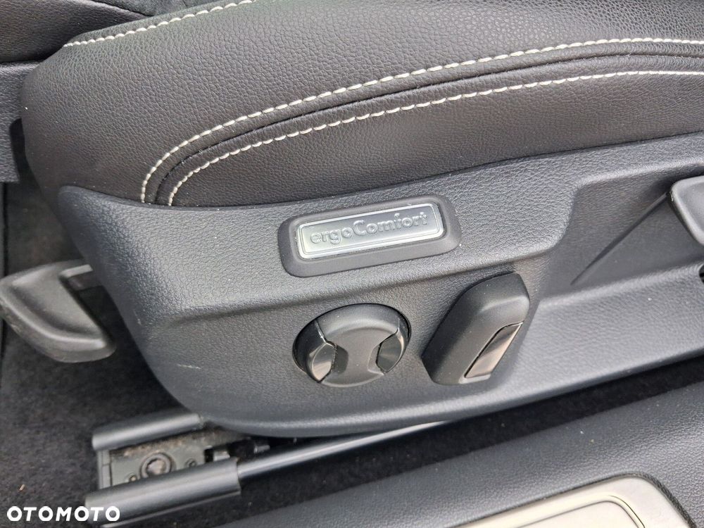 Volkswagen Passat - 13