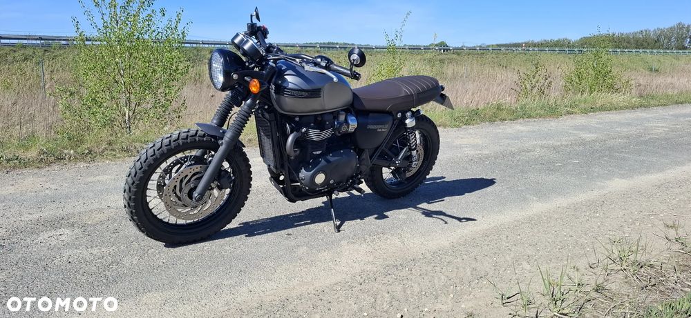 Triumph Bonneville - 6