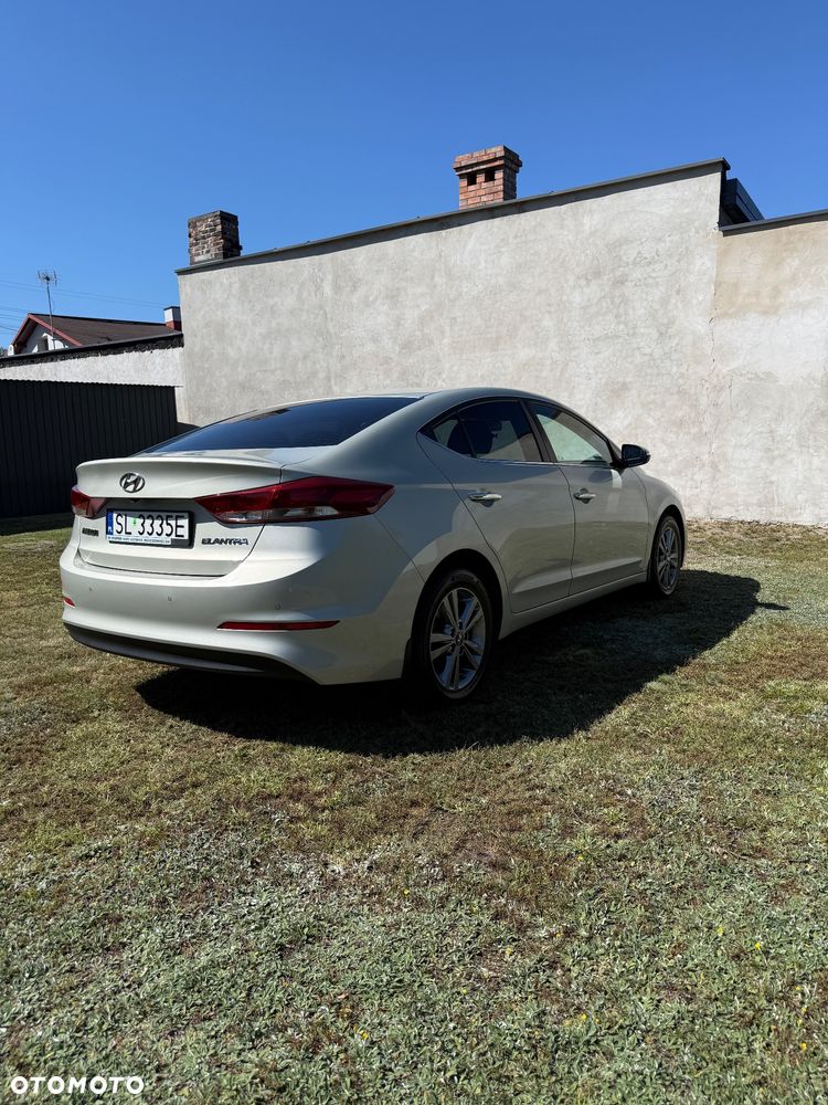Hyundai Elantra 1.6 Comfort - 5