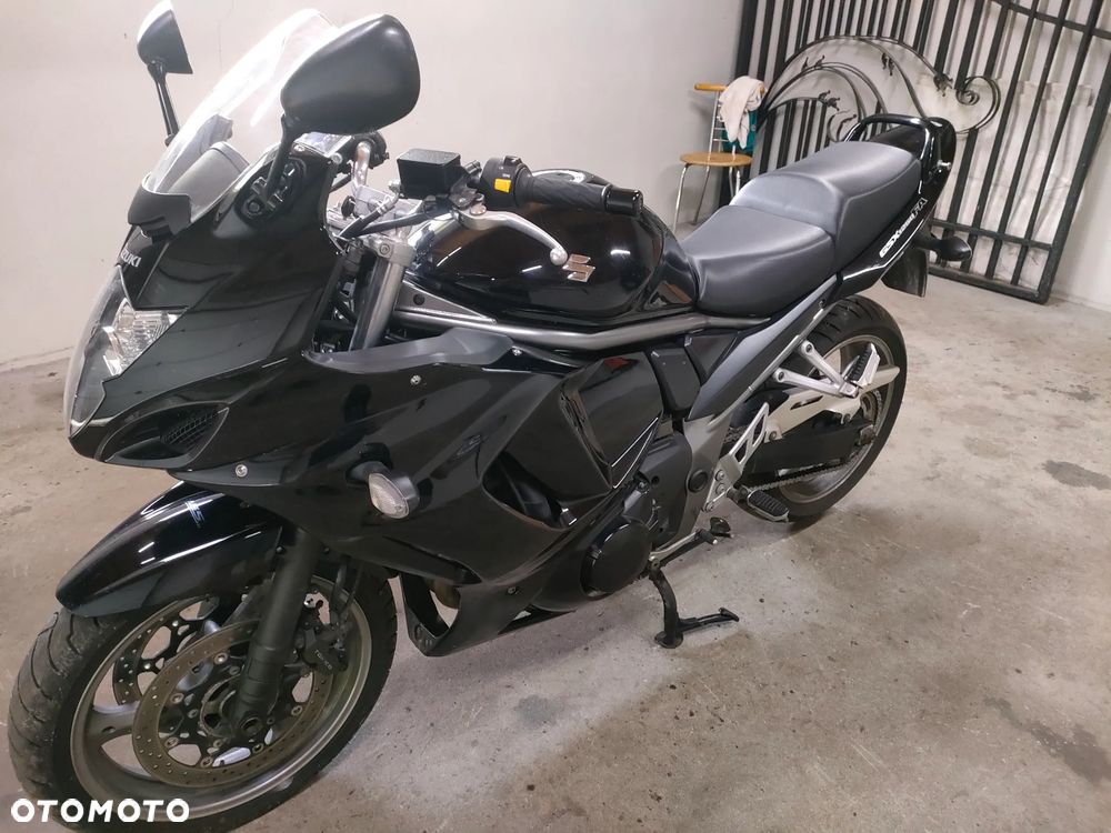 Suzuki GSX - 13