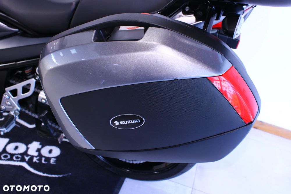 Suzuki GSX - 23