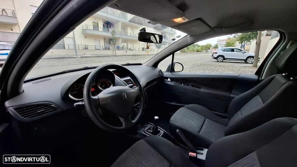 Peugeot 207 - 8