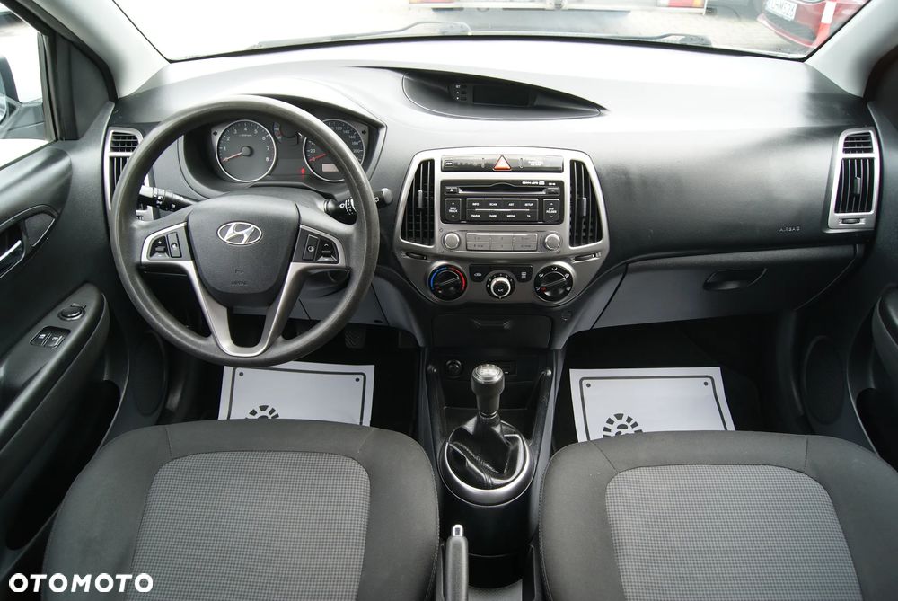 Hyundai i20 1.2 Intro Edition - 12