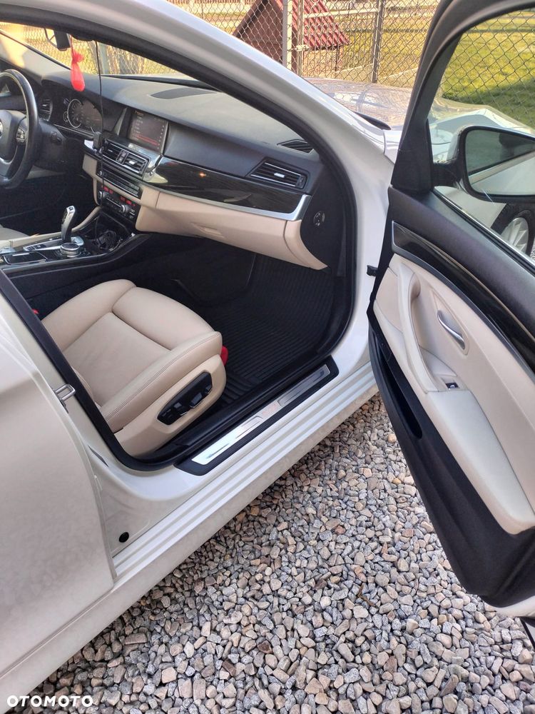 BMW Seria 5 520d xDrive - 29
