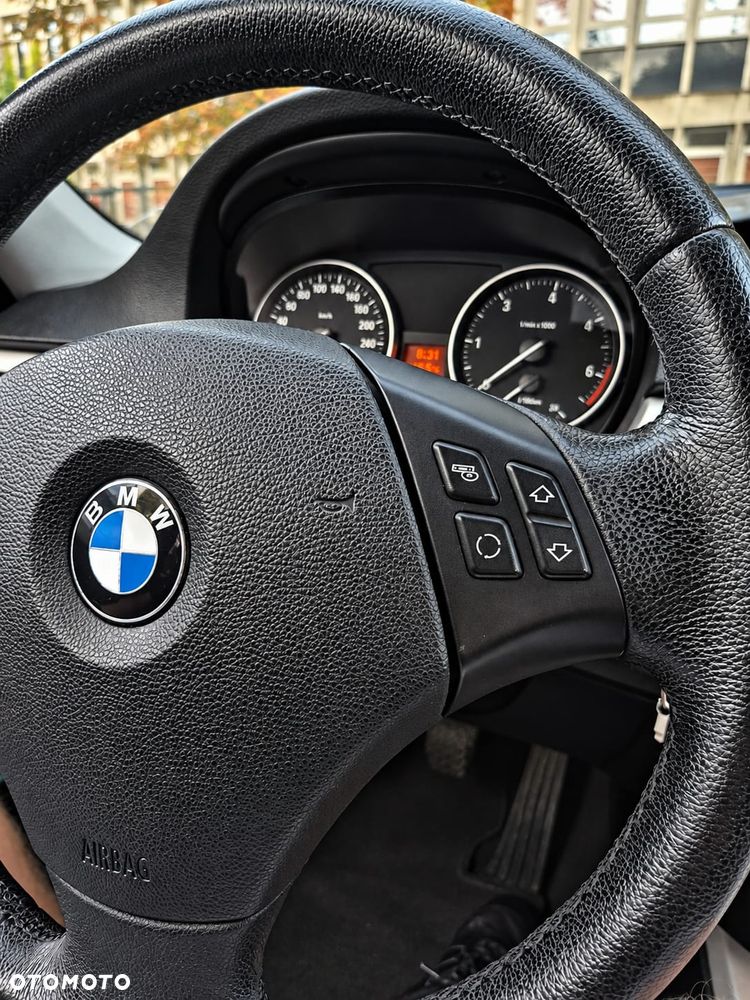 BMW Seria 3 330d - 11