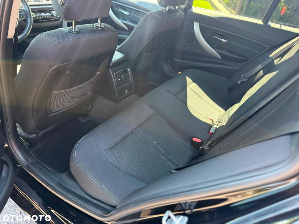 BMW Seria 3 318d Sport Line - 16