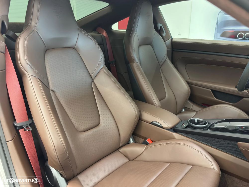 Porsche 911 (992) Carrera 4 GTS - 32