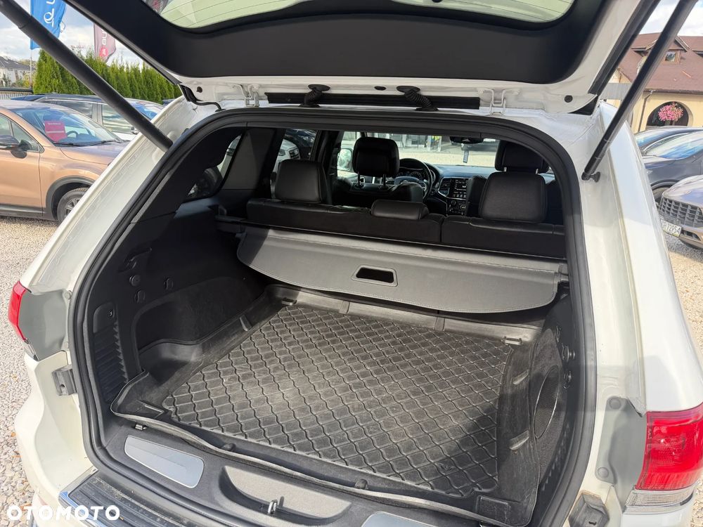 Jeep Grand Cherokee - 23