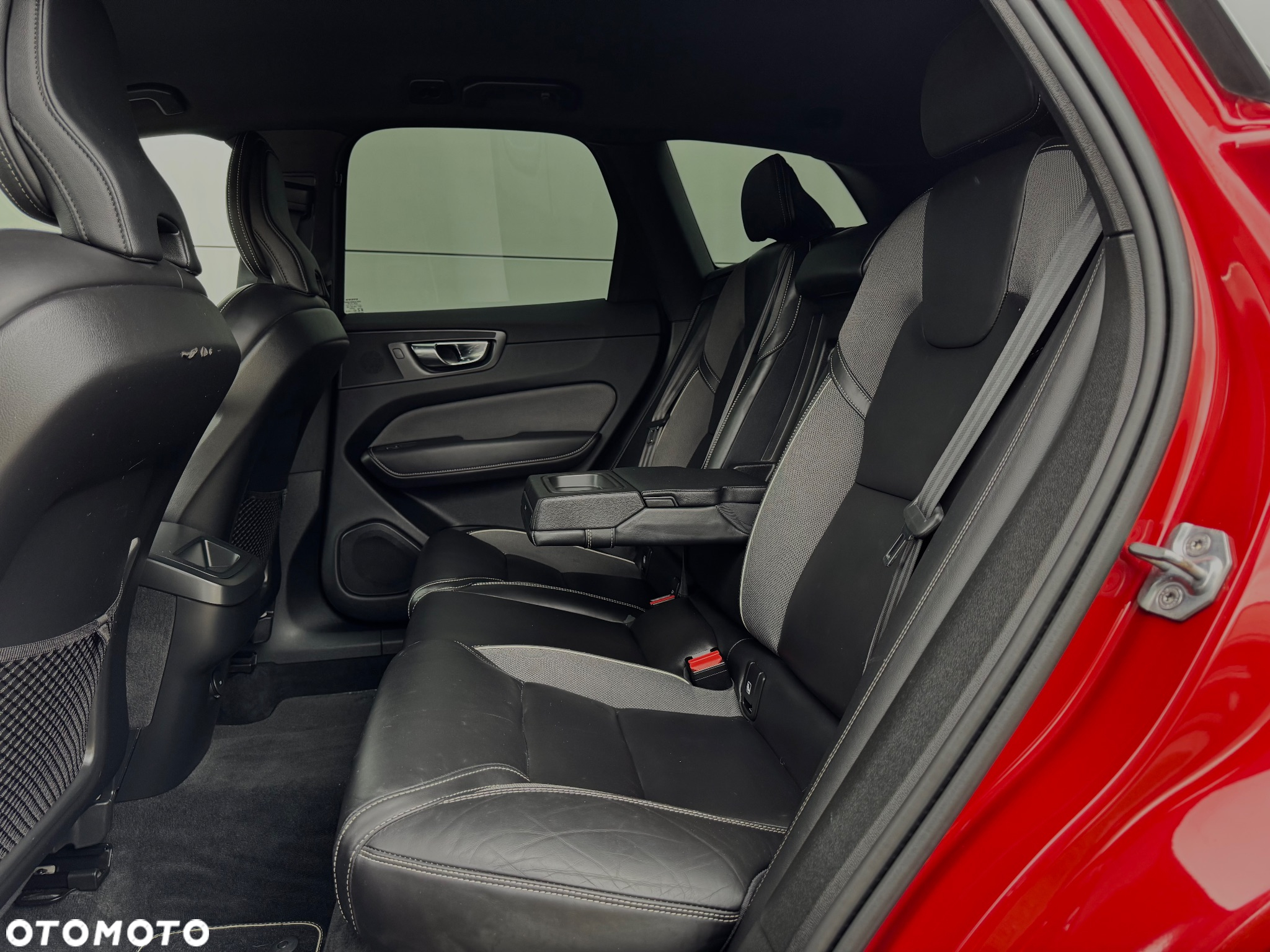Volvo XC 60 D4 R-Design - 32