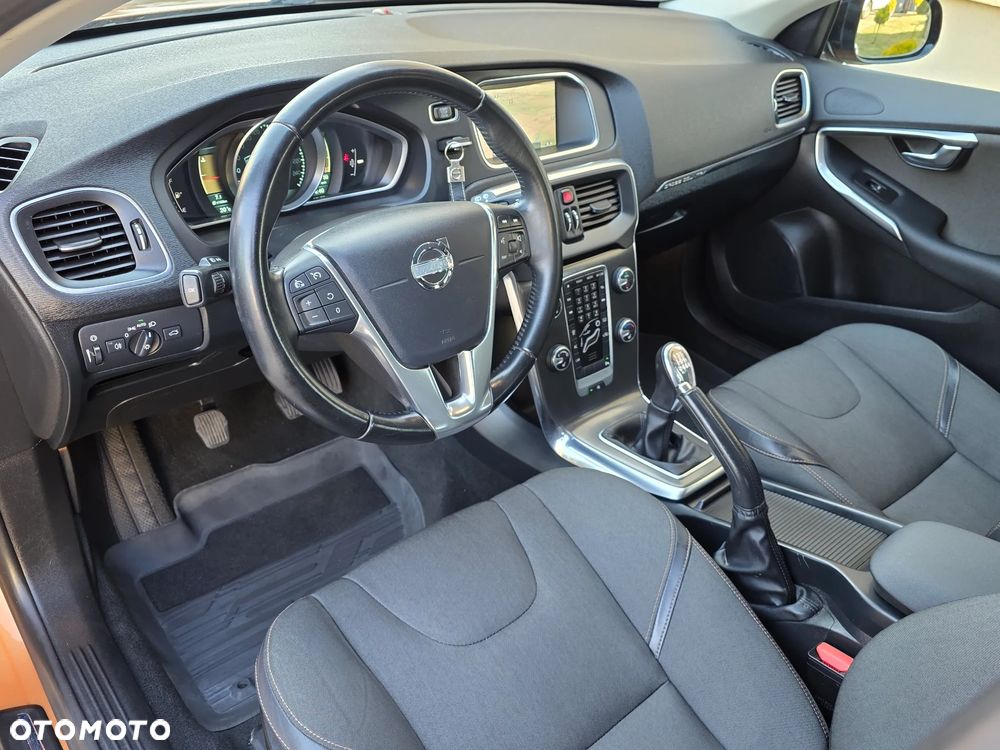 Volvo V40 Cross Country D3 Momentum - 24