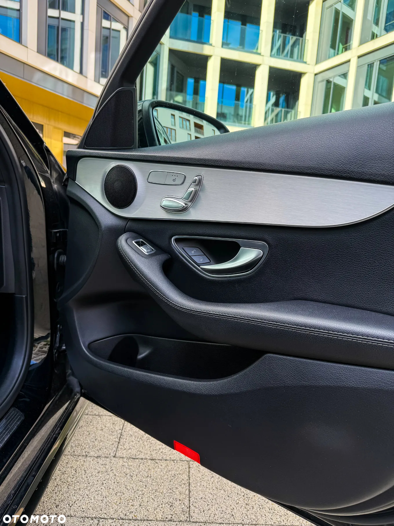Mercedes-Benz Klasa C 300 4Matic 9G-TRONIC AMG Line - 23
