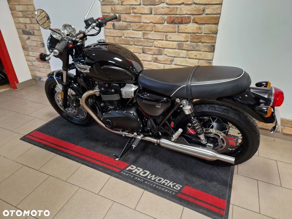 Triumph Bonneville - 7