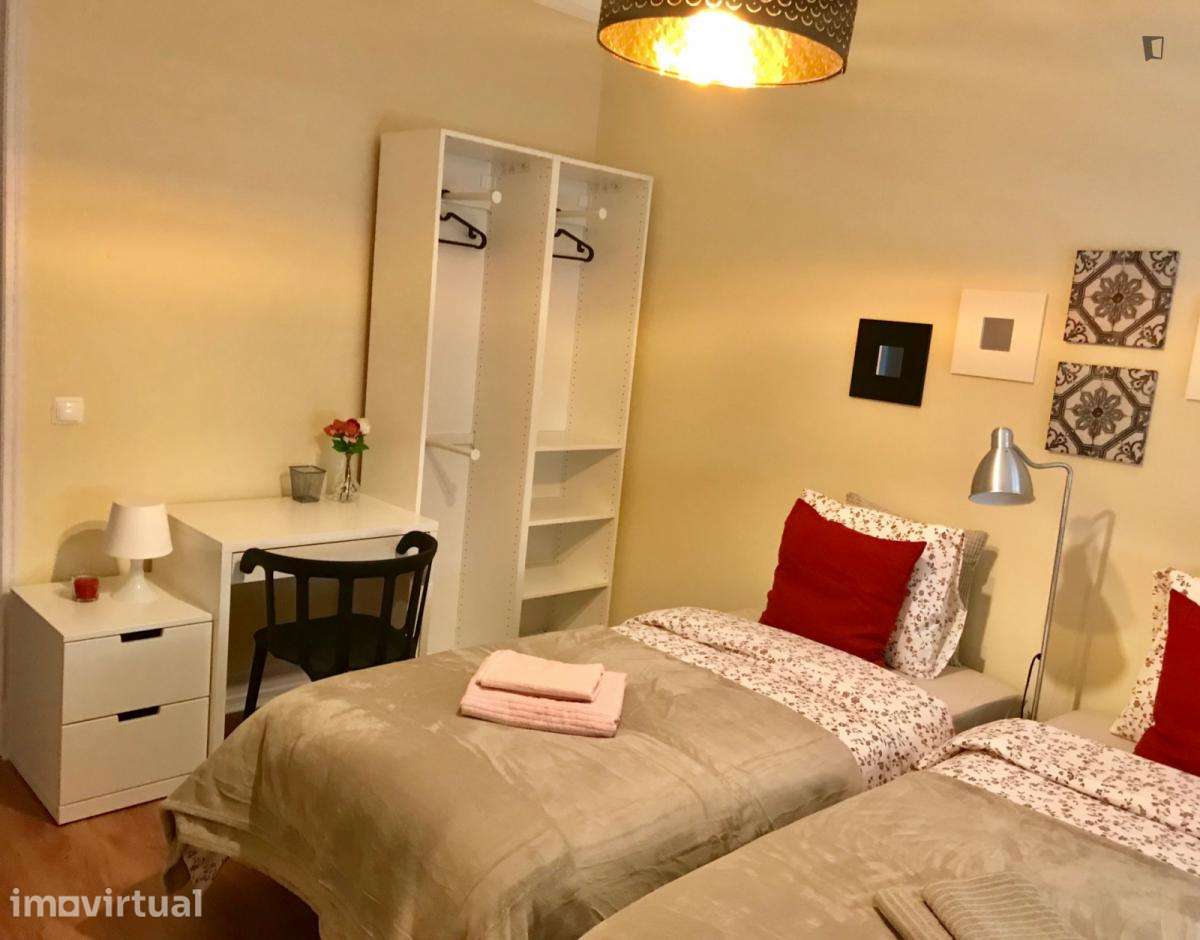 Quarto - localizado em Roma-Areeiro Lisbon - Grande imagem: 2/17