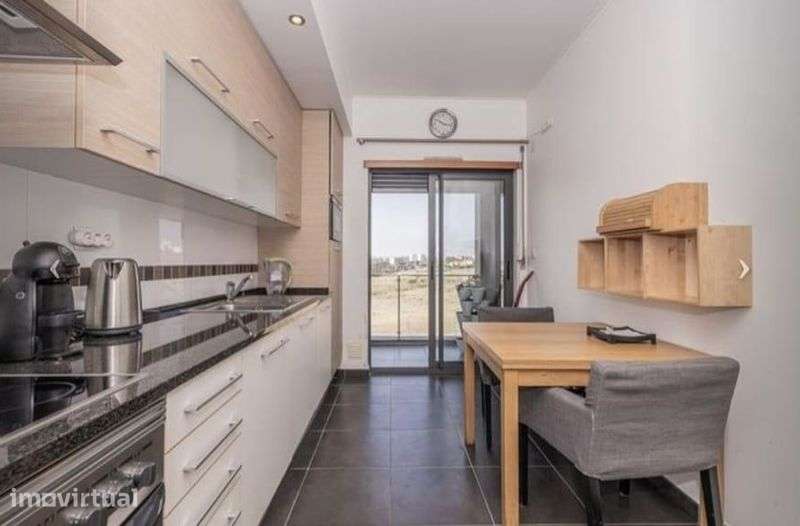 Apartamento T2 Totalmente Mobilado com garagem - Grande imagem: 5/12