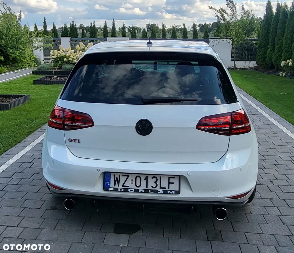 Volkswagen Golf - 6
