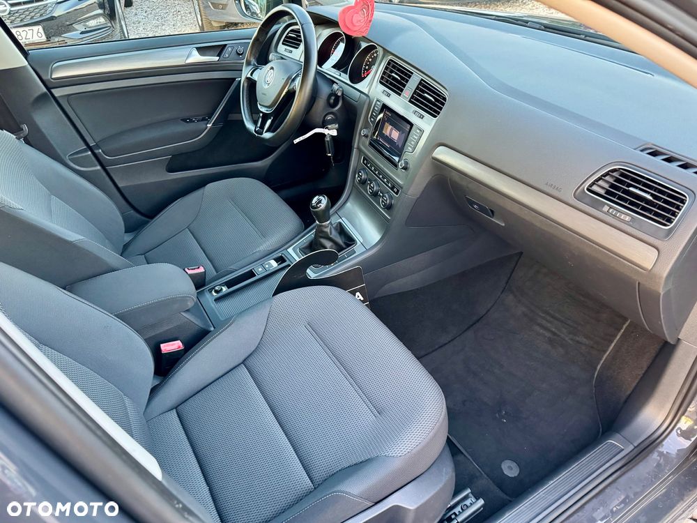 Volkswagen Golf - 26