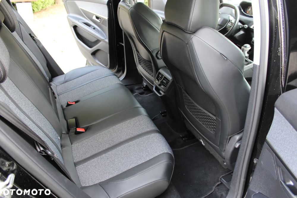 Peugeot 3008 1.2 PureTech Allure S&S - 23