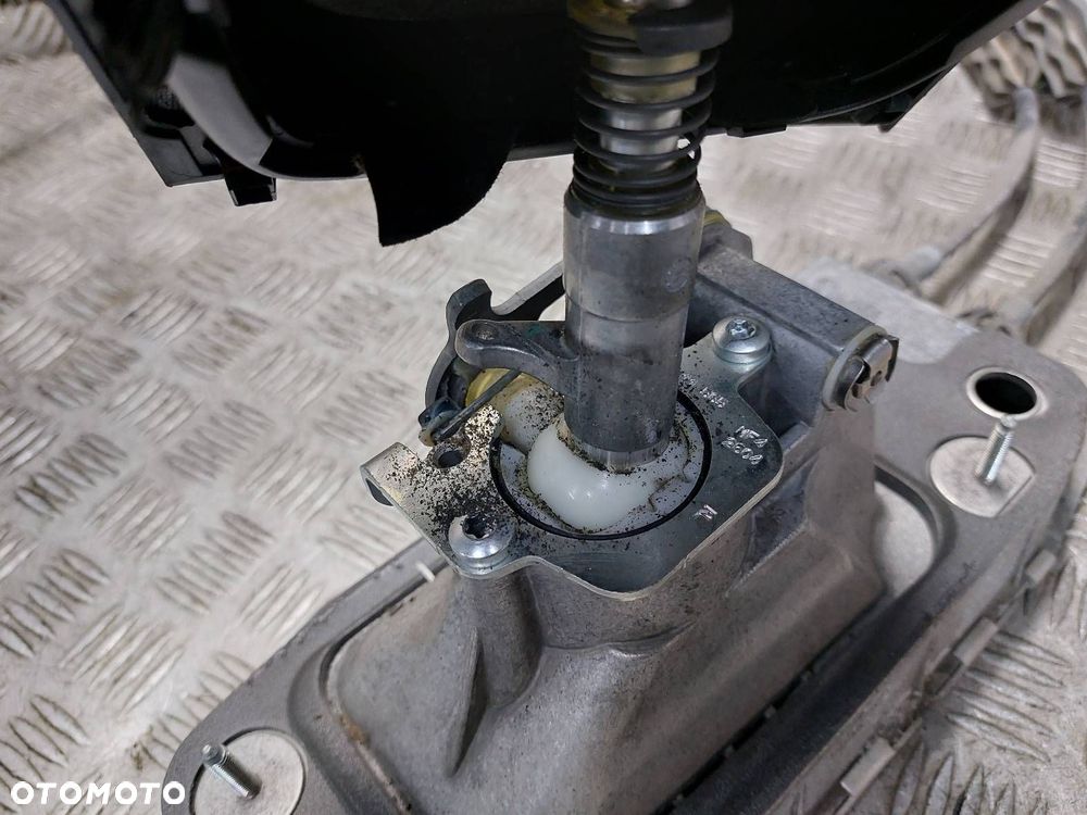 LEWAREK ZMIANY BIEGÓW + LINKI 6B AUDI A3 8P 1.6 FSI 1K0711049AQ - 2